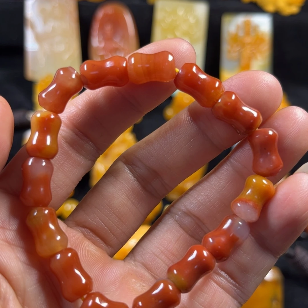 石英质玉（黄龙玉）未镶嵌颈饰