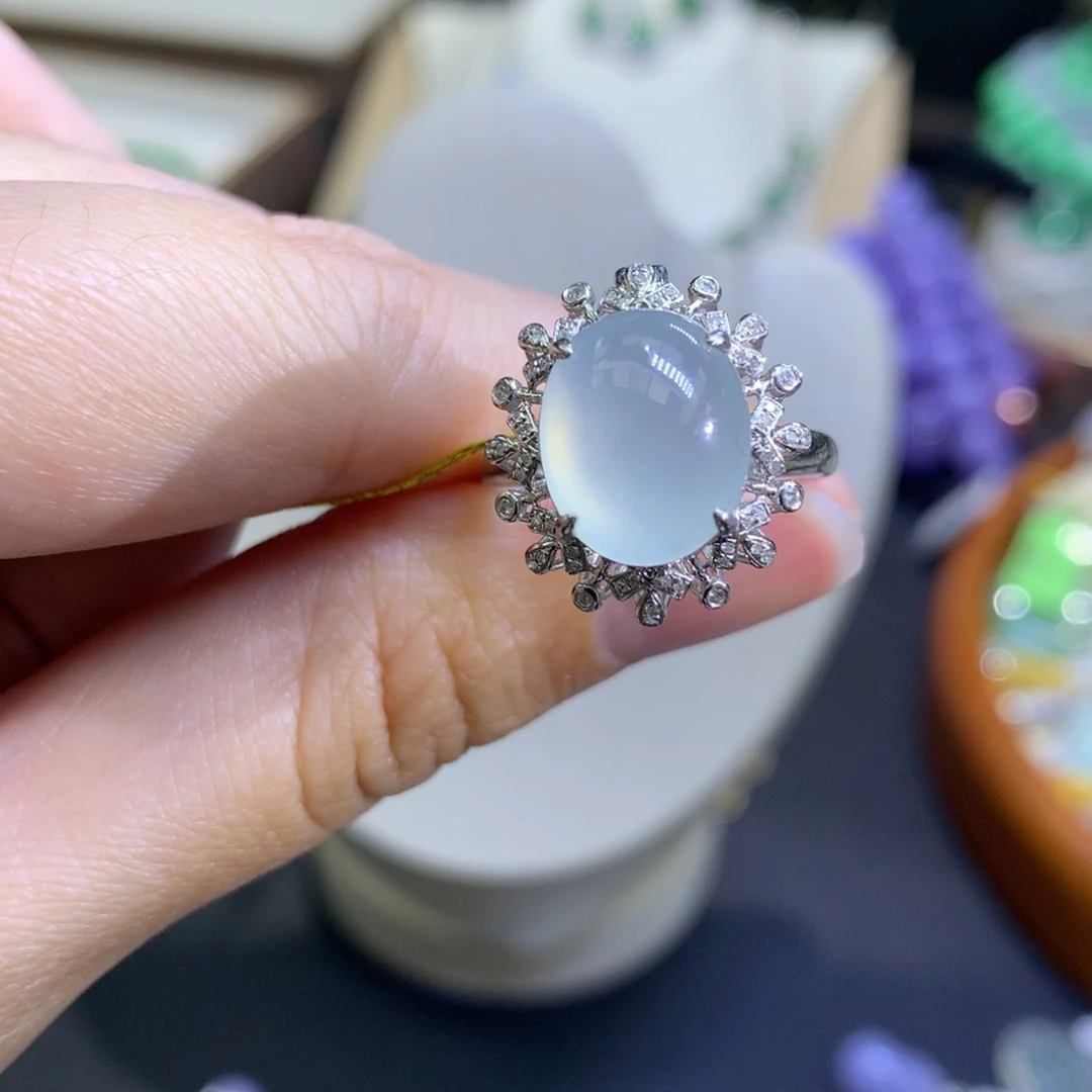 颈饰18K金镶嵌翡翠