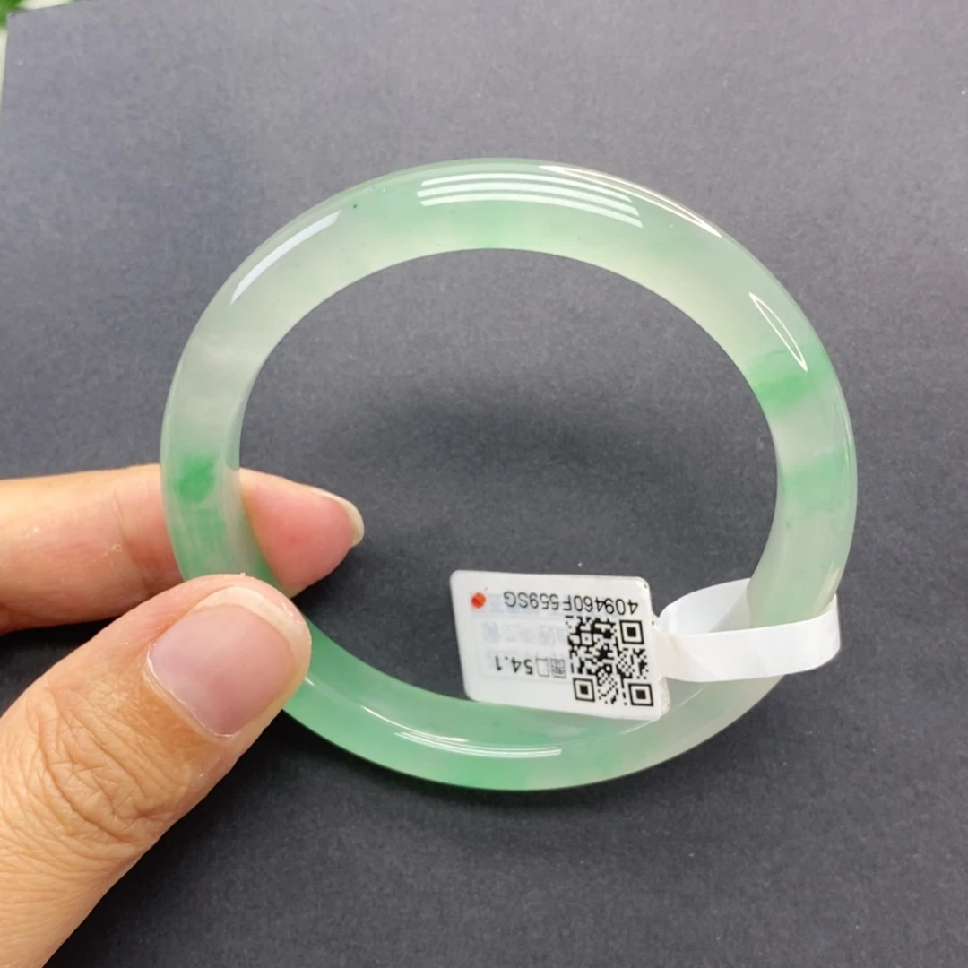 石英质玉手镯未镶嵌绿***站