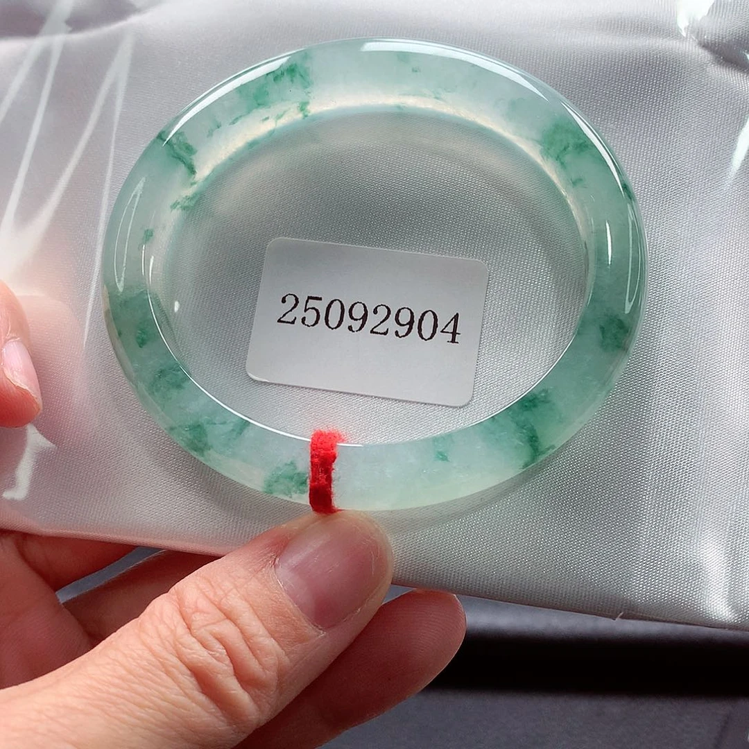 未镶嵌手镯（贵妃镯）翡翠79号，缅甸天然A货翡翠手镯