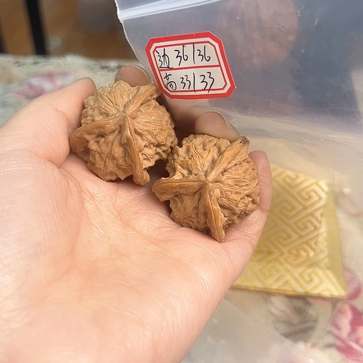 文玩核桃吊坠盘山三棱