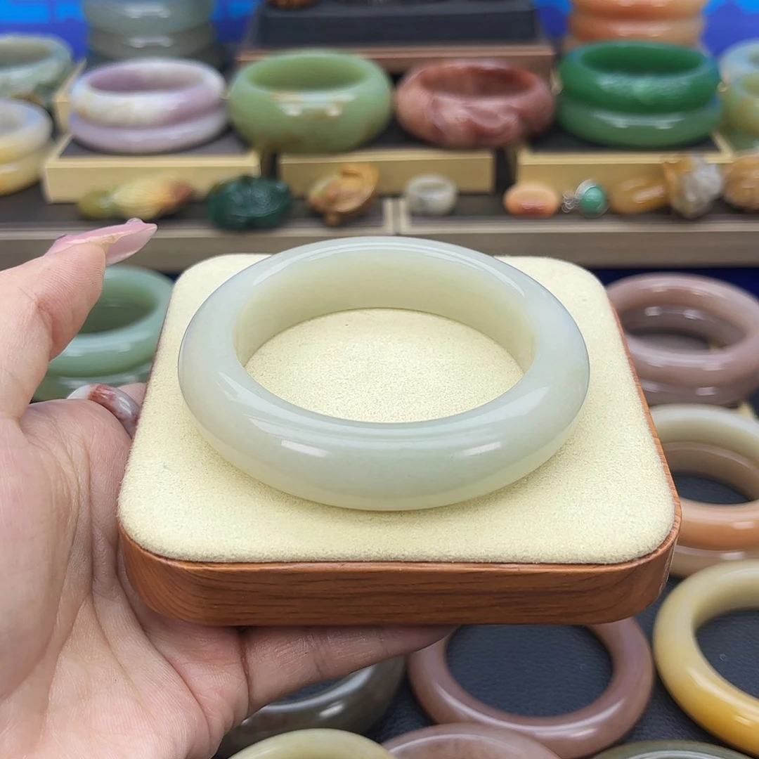 未镶嵌手镯石英质玉