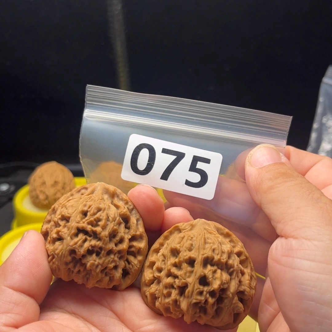 文玩核桃吊坠南疆4.4