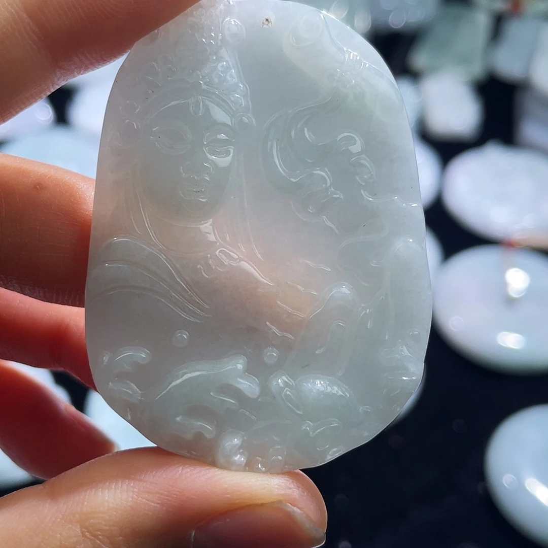 翡翠未镶嵌颈饰观音