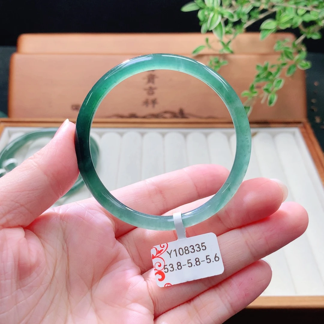 未镶嵌手镯（圆镯）翡翠