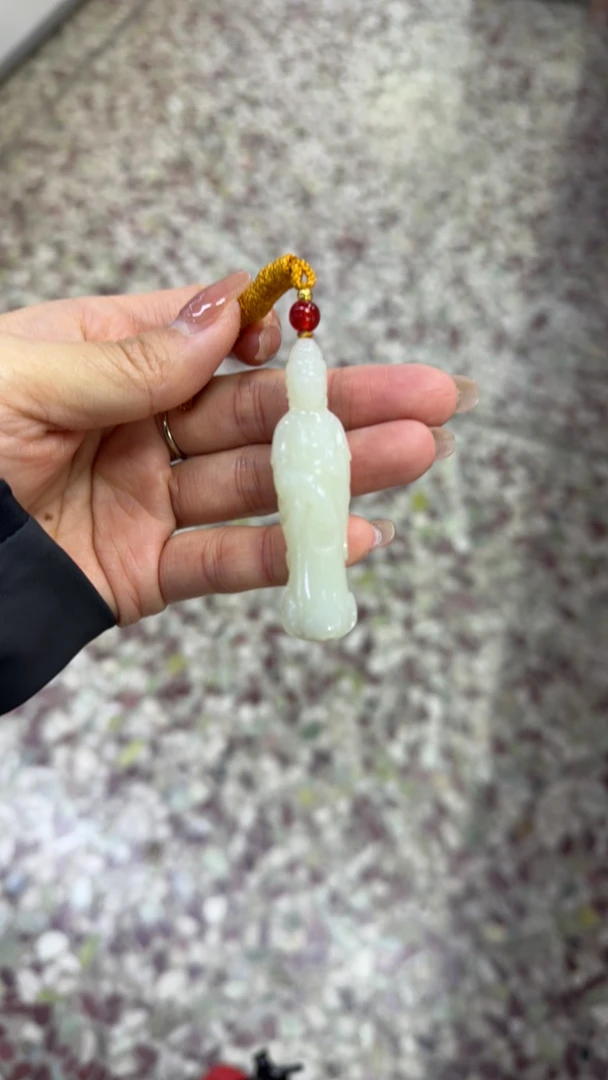 和田玉立体观音吊坠