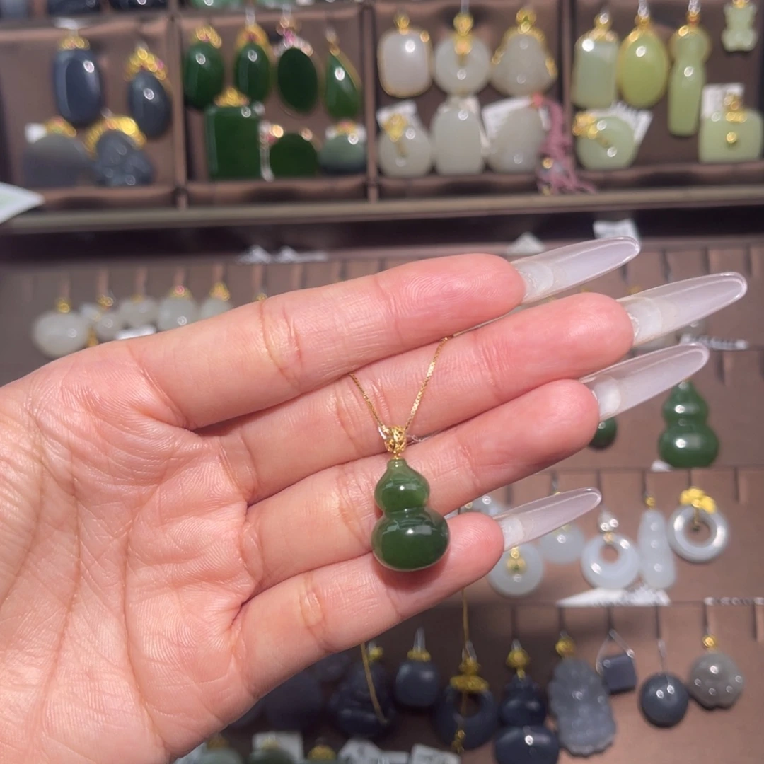 和田玉18K金镶嵌吊坠(赠链)