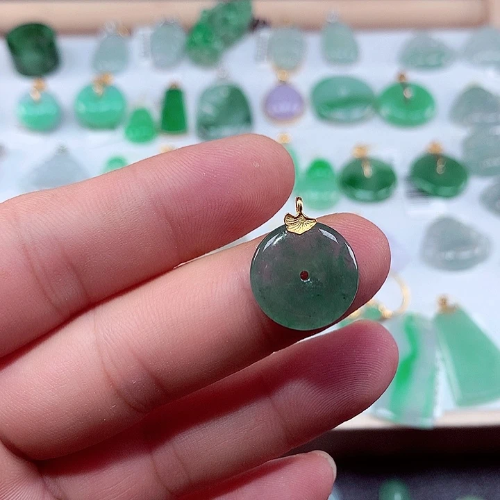翡翠未镶嵌颈饰吊坠