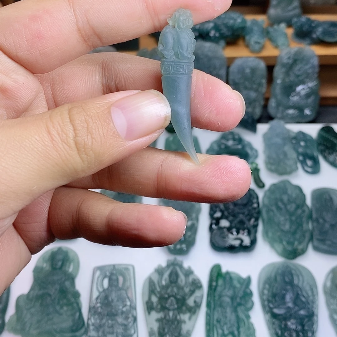 定制翡翠未镶嵌牙