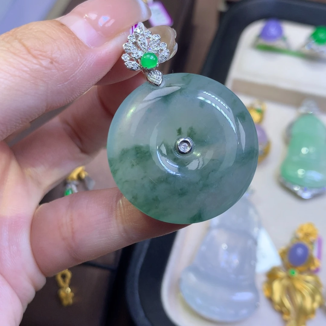翡翠18K金镶嵌颈饰