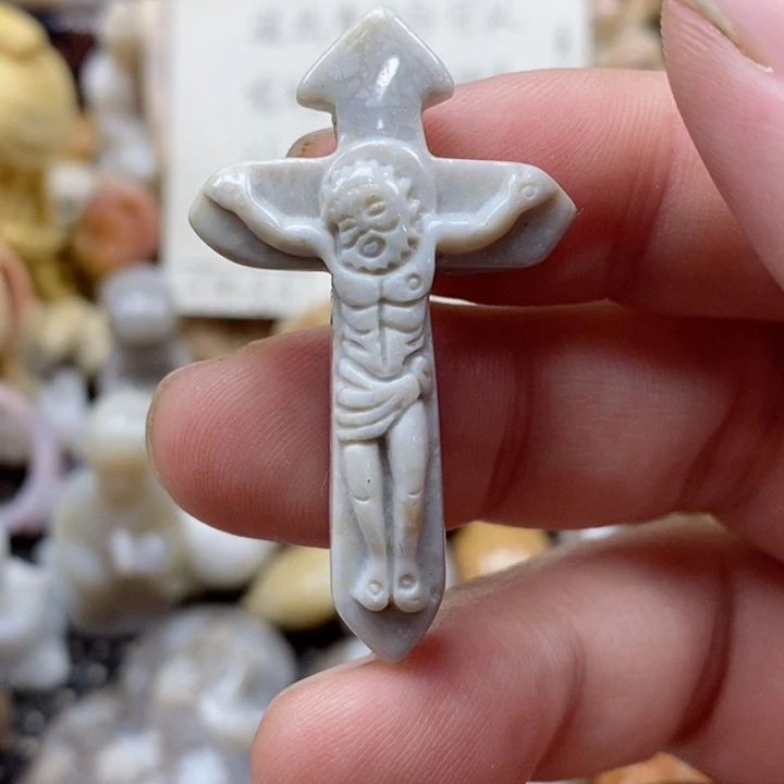 颈饰未镶嵌硅化珊瑚（珊瑚玉）小