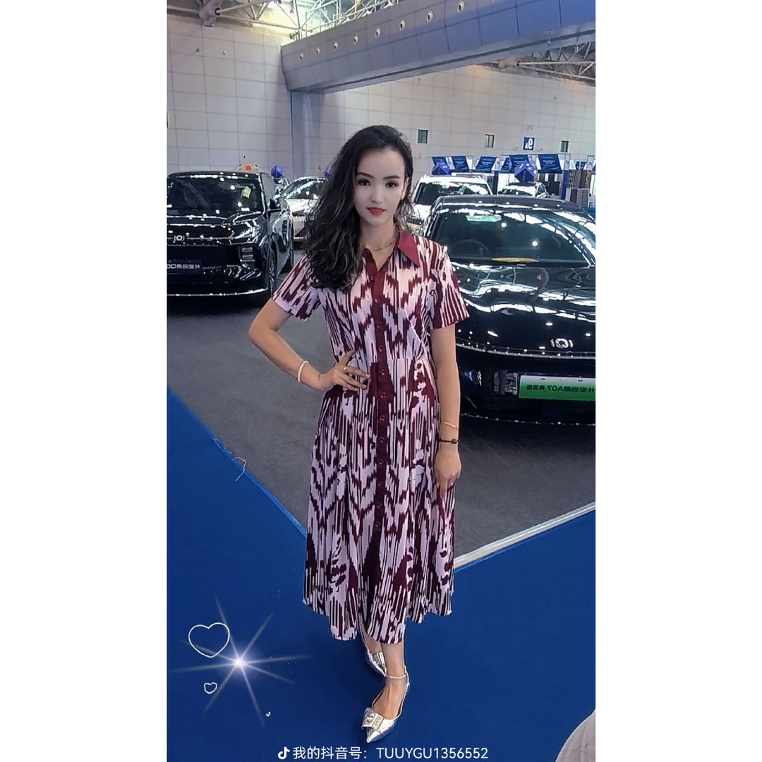 夏季时尚印花艾德莱斯连衣裙