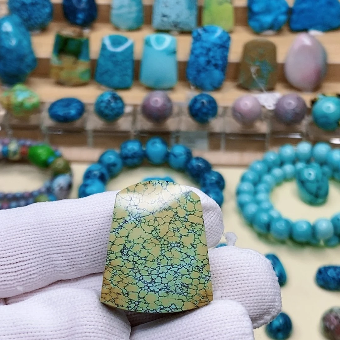 绿松石未镶嵌珠宝奇石