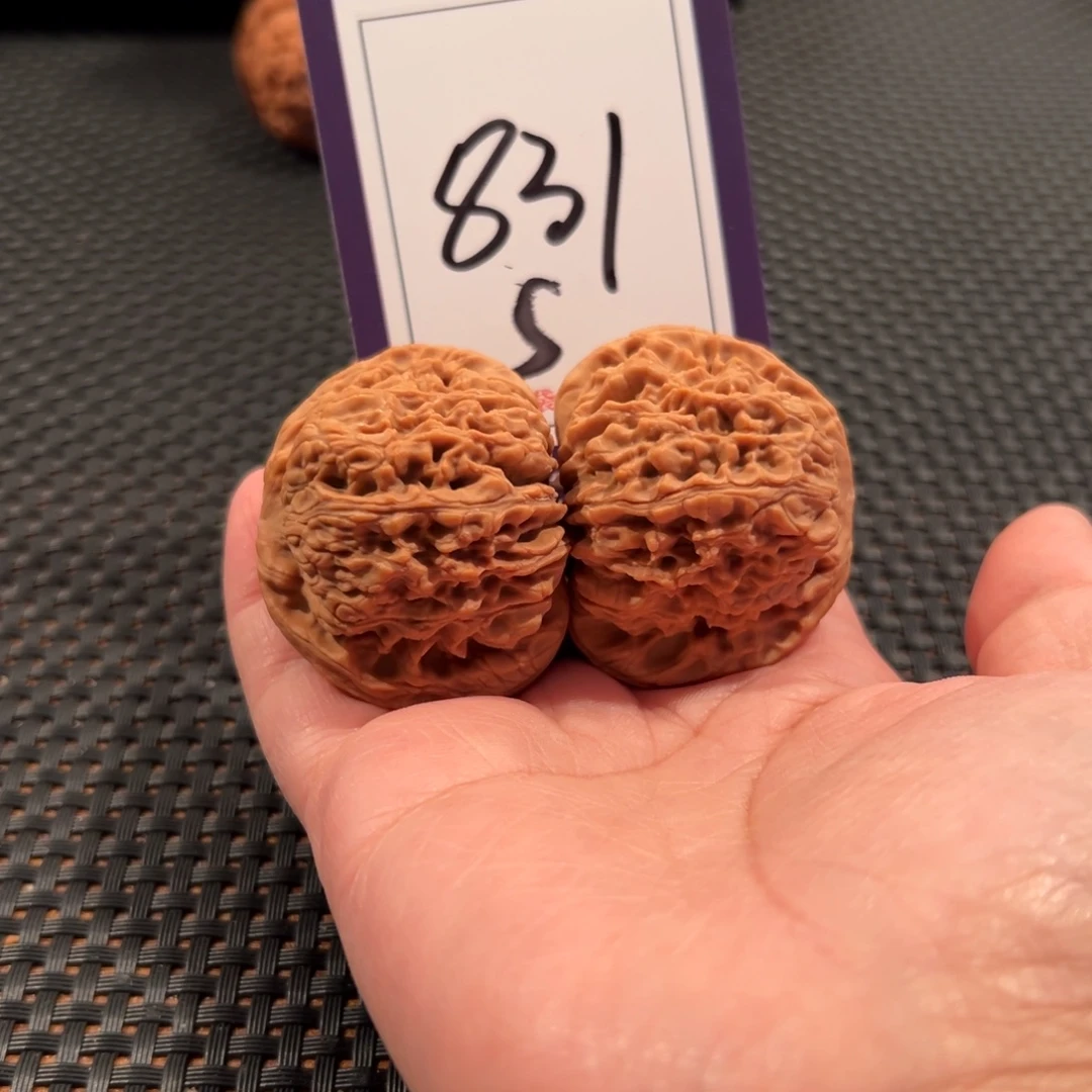 咱***见文玩核桃把件831号南疆44