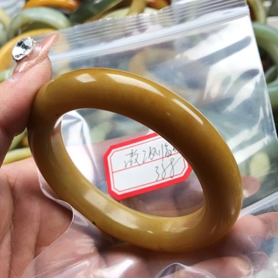 蛇纹石玉手镯未镶嵌溦**雨