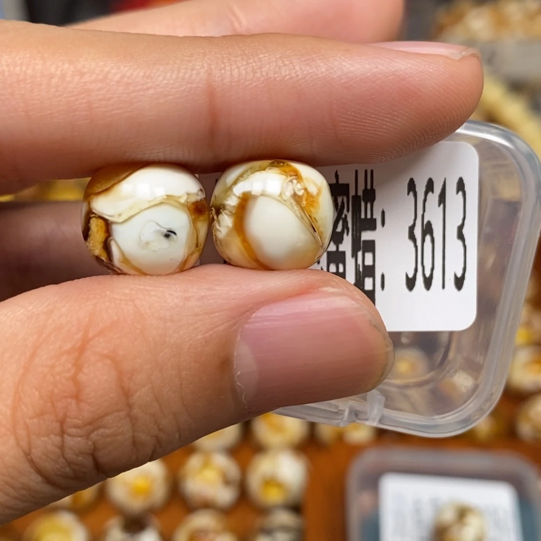 蜜蜡未镶嵌珠宝奇石3613