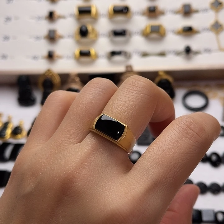 翡翠18K金镶嵌戒指翡翠