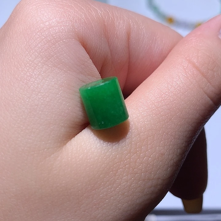 巧***色翡翠未镶嵌颈饰无镶嵌