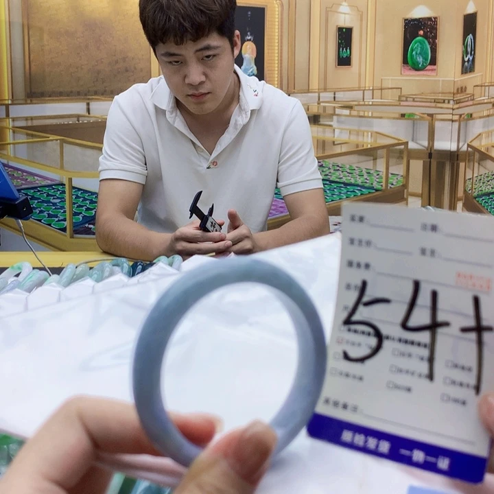 翡翠未镶嵌手镯000……