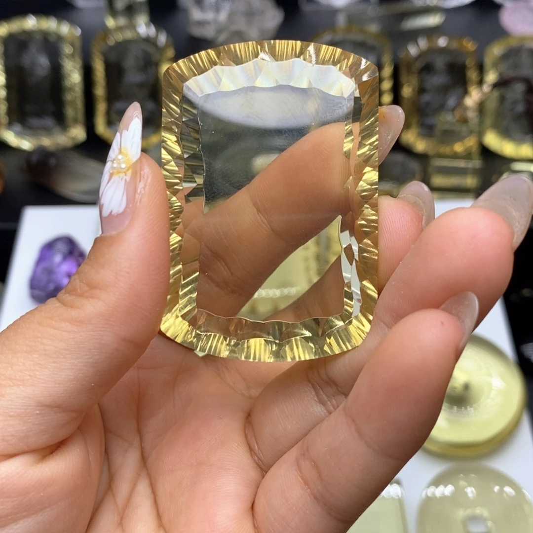 未镶嵌颈饰水晶阿**.