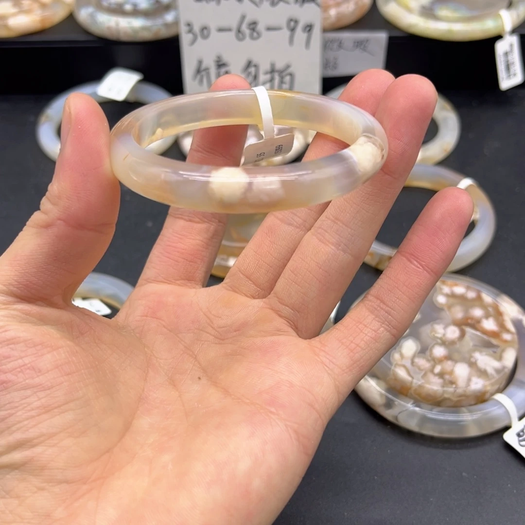 桃****玛瑙/玉髓未镶嵌颈饰