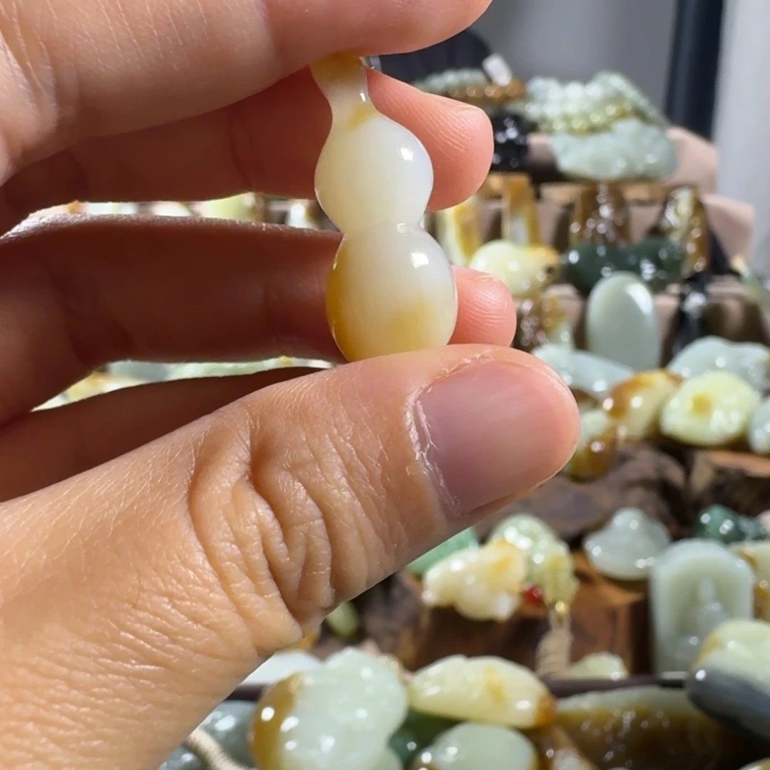 和田玉（糖玉）未镶嵌颈饰