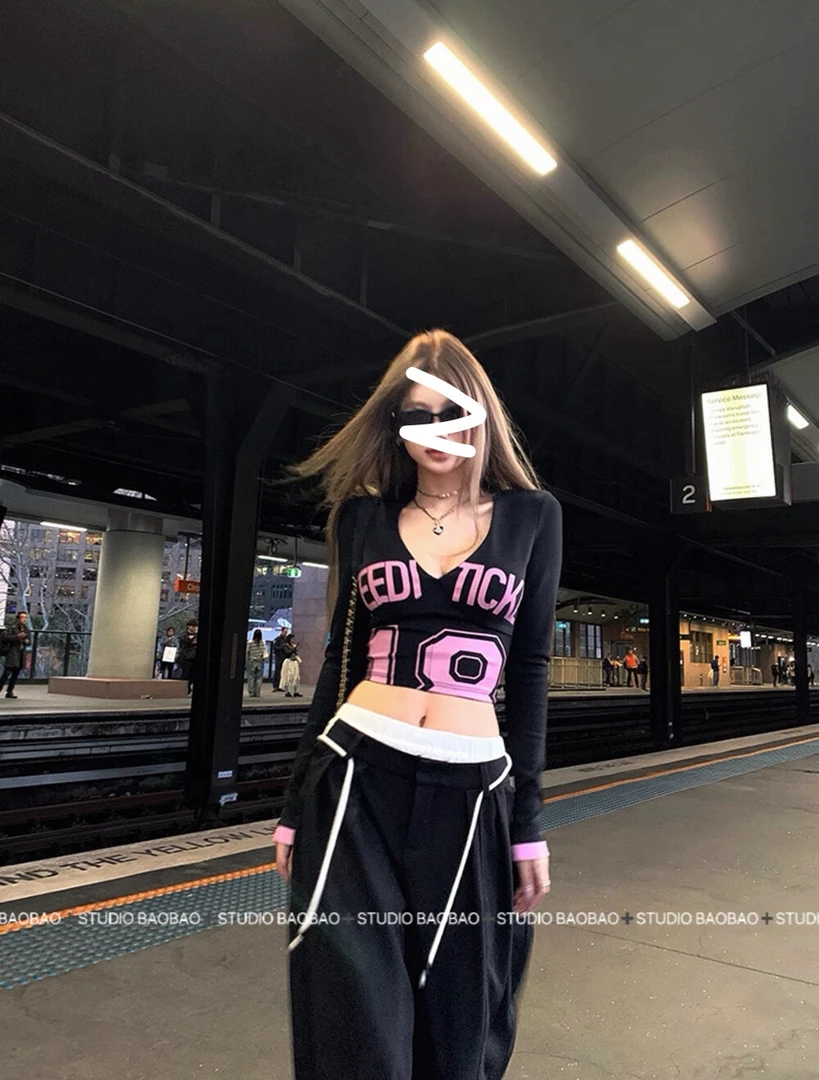 美式复古辣妹V领印花长袖T恤带胸垫小衫  193