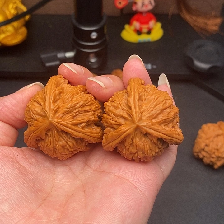 马***候文玩核桃把件白奔