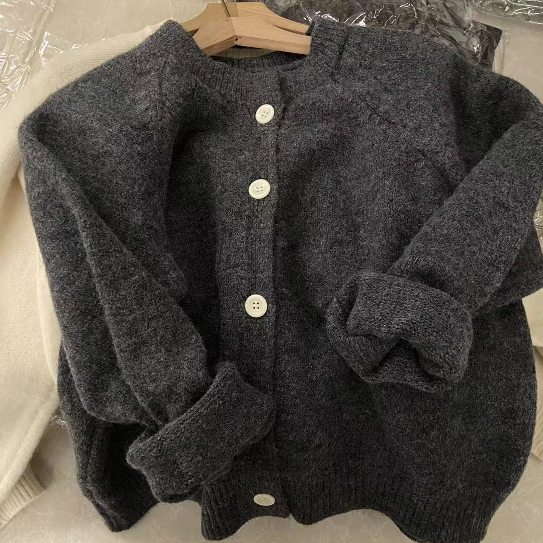 Y T原创（深灰圆领针织衫新款气质高级感别致长袖通勤针织）