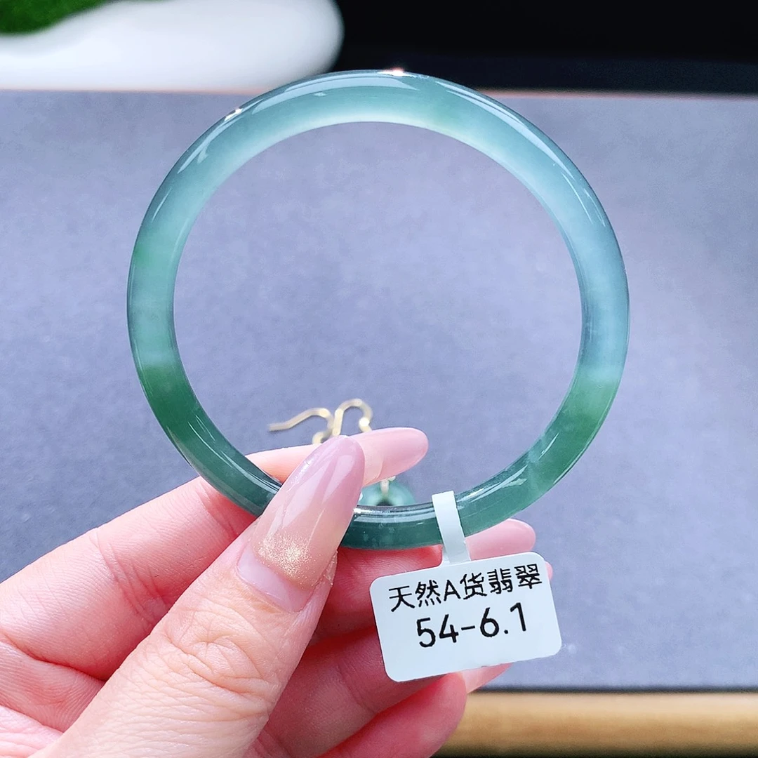 未镶嵌手镯（圆镯）翡翠