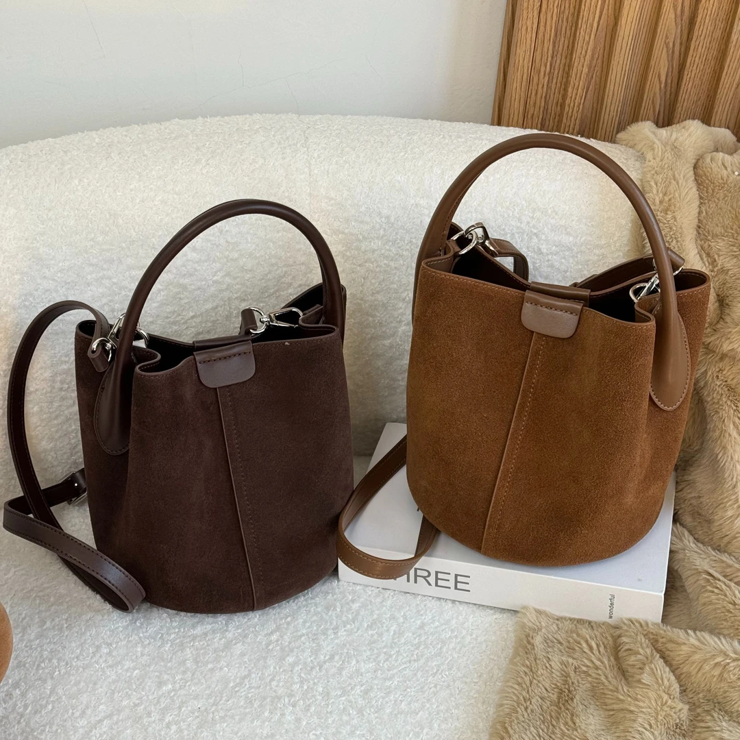 秋冬新款时尚网红女士水桶包复古简约轻奢女包手提单肩斜挎包