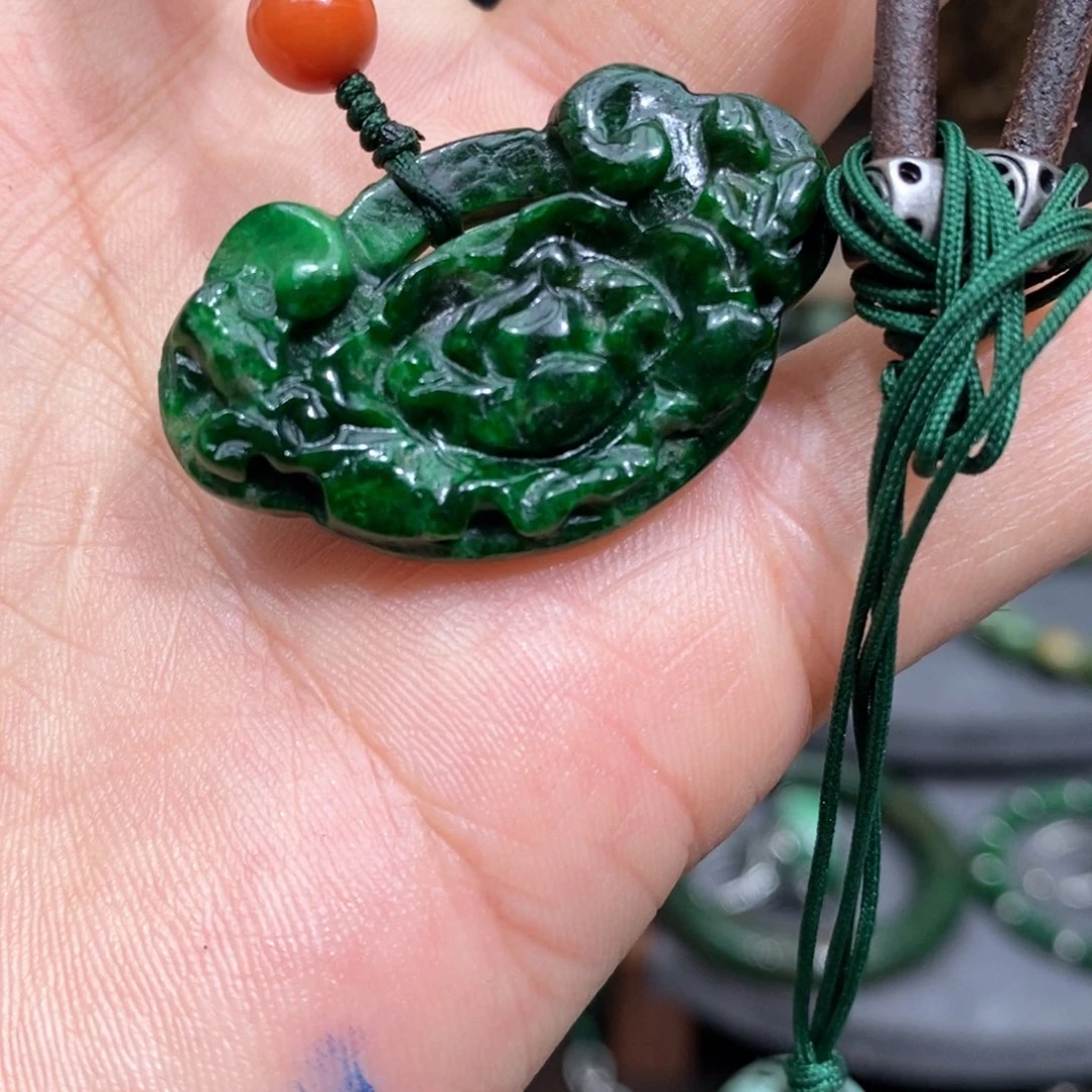 翡翠颈饰未镶嵌曾*西漂亮美眉