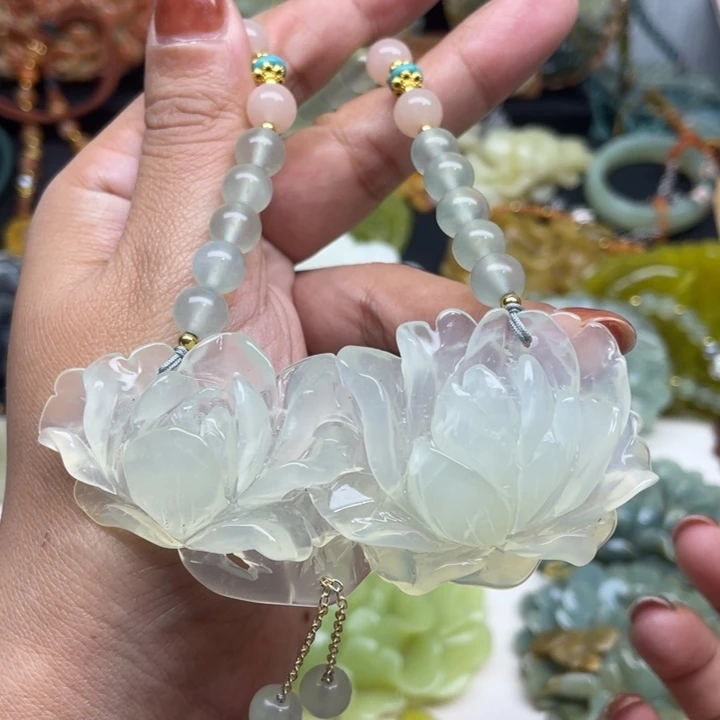 蛇纹石玉未镶嵌颈饰