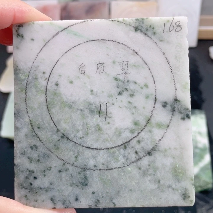 独山玉未镶嵌手镯定制