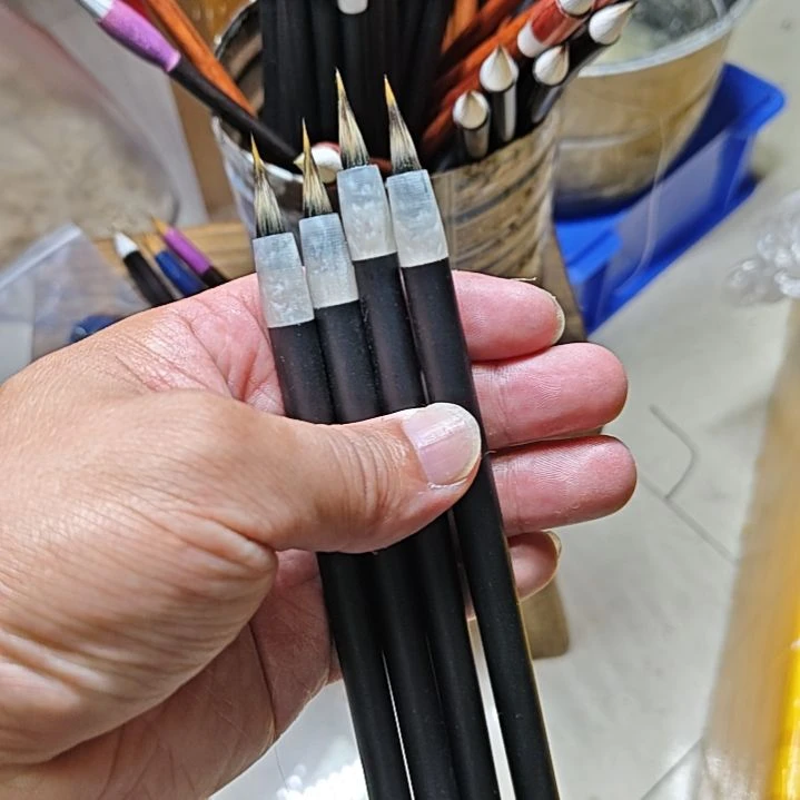 纯紫狼毫小楷一支，