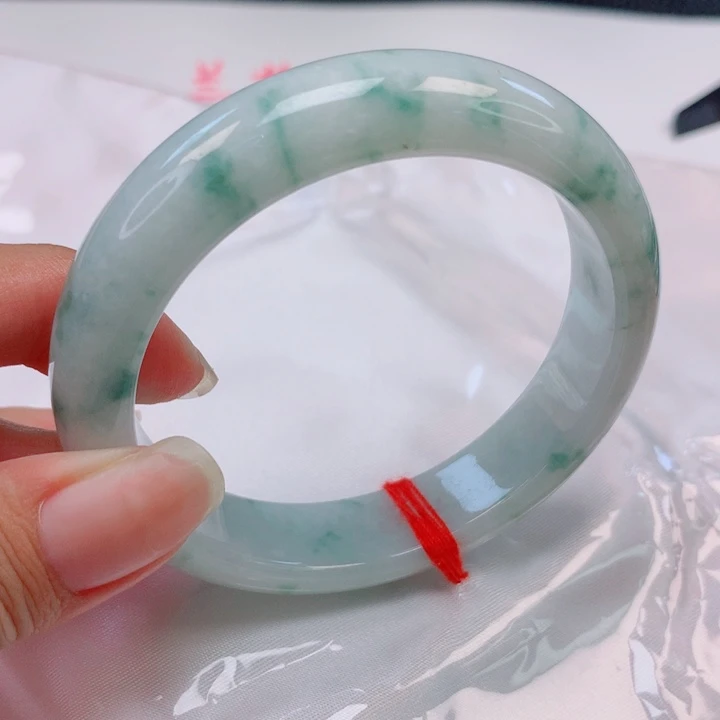 翡翠手镯未镶嵌54圈