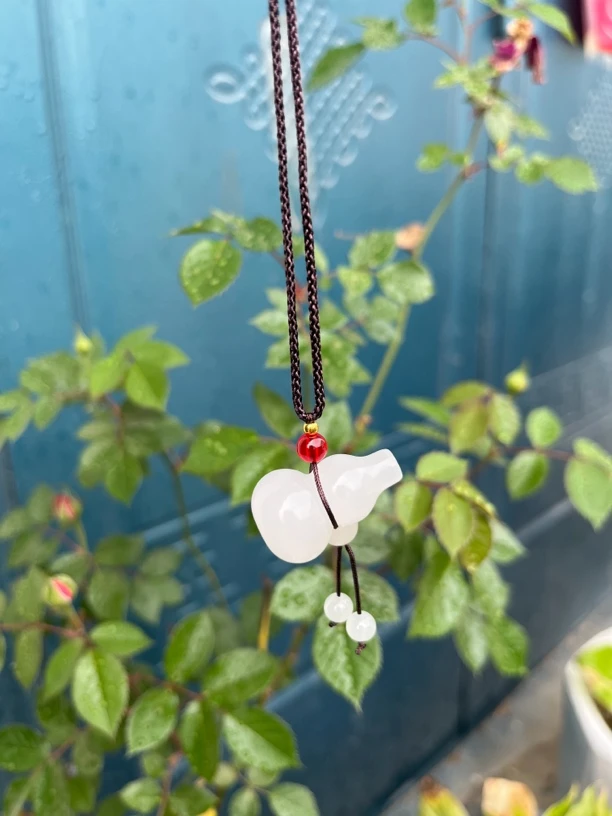新疆老料金丝玉冰底宝葫芦吊坠