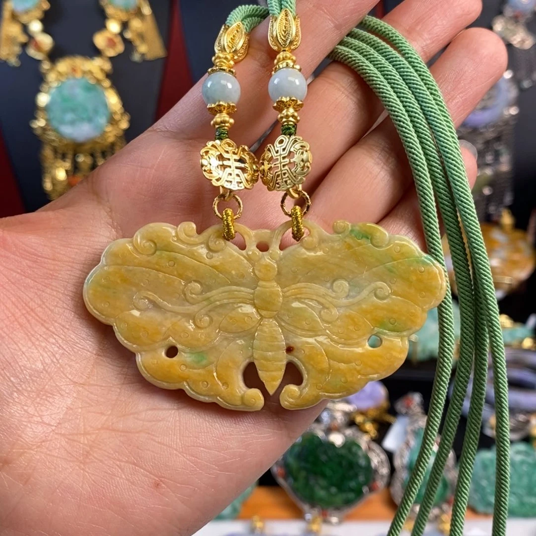 翡翠颈饰未镶嵌时**老蝴蝶吊坠 亏清