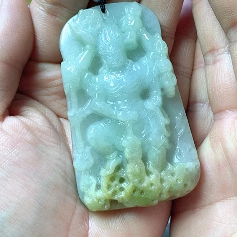 翡翠颈饰未镶嵌孤**立天然缅甸翡翠a货