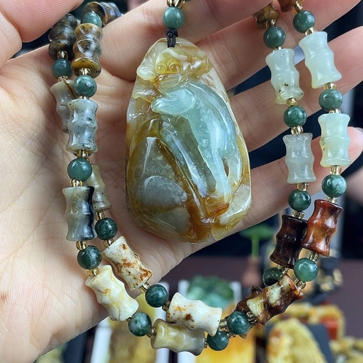 蛇纹石玉未镶嵌颈饰