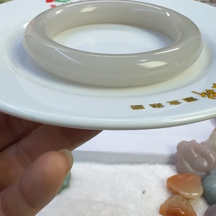 石英岩玉未镶嵌手镯