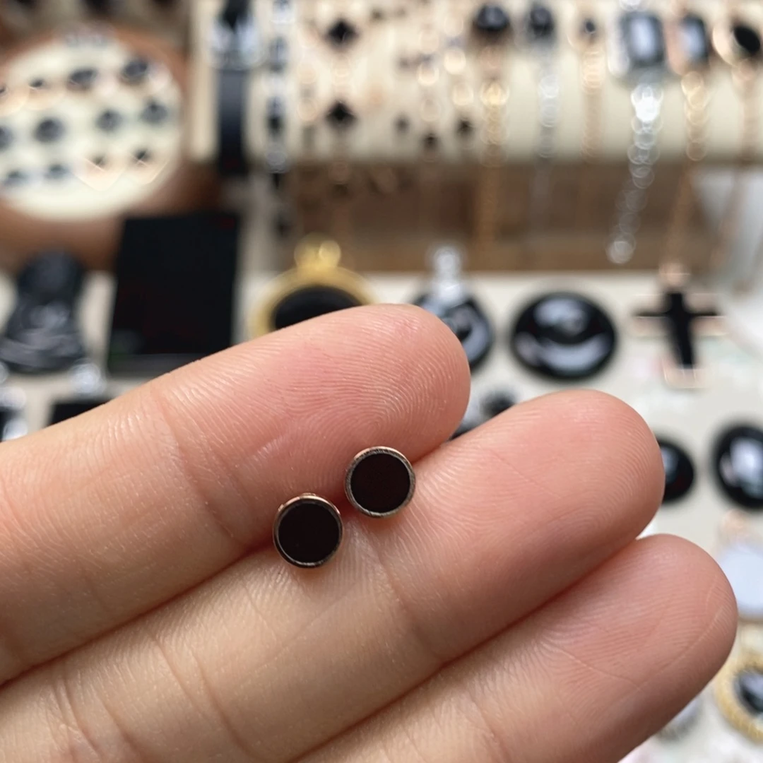 18K金镶嵌翡翠耳饰