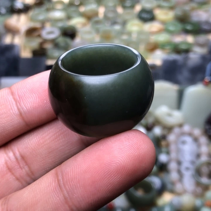 和田玉颈饰未镶嵌帝**明