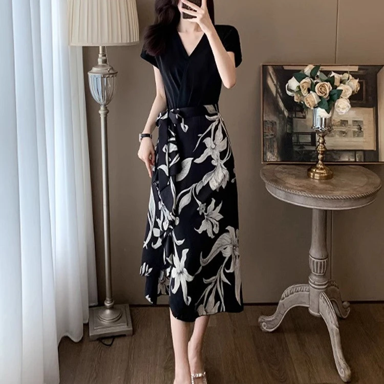 假两件拼接V领连衣裙女夏名媛气质高级感黑色法式碎花中长款裙子