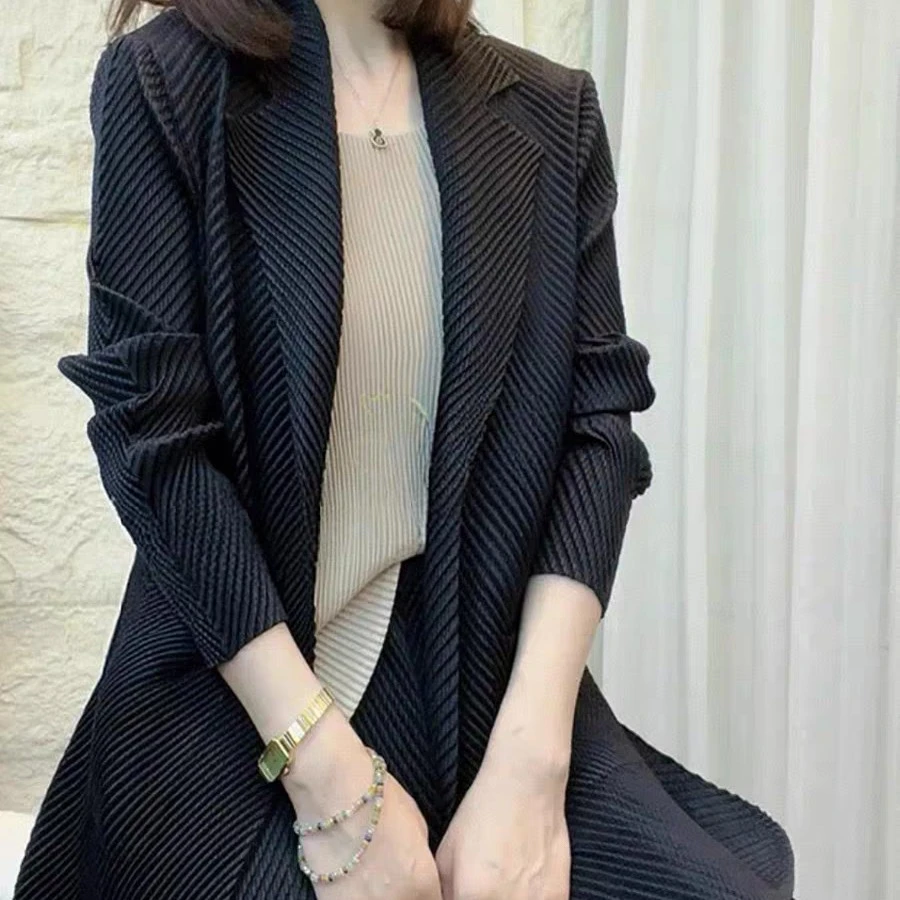 早秋新款宽松显瘦气质简约高级龙鳞褶皱长袖西服外套时尚