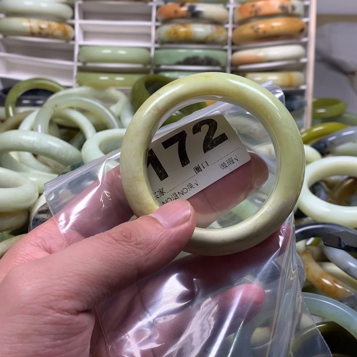 蛇纹石玉手镯未镶嵌e*