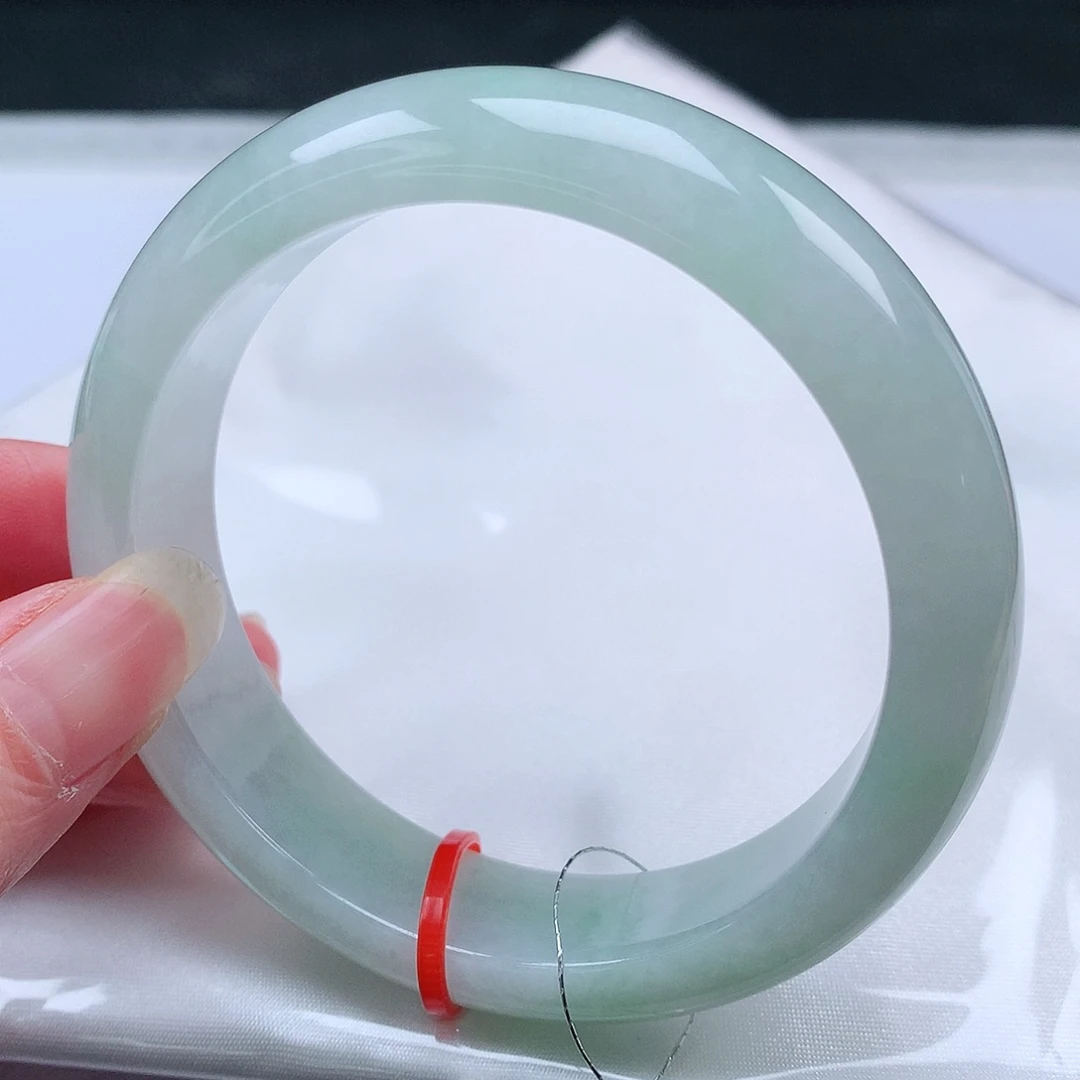 翡翠手镯未镶嵌56圈