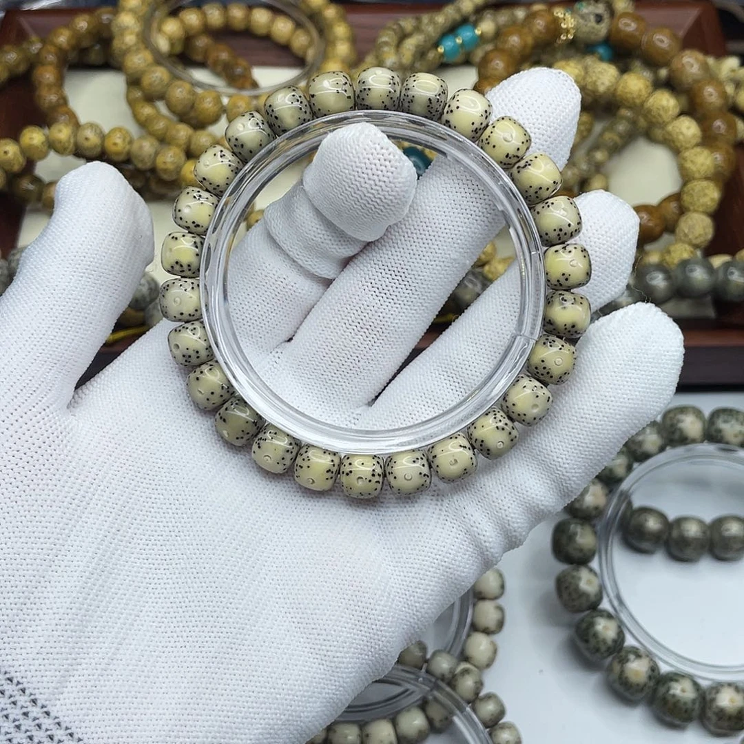 星月菩提手串男****儿9×8通体留白石玉料微走色A26
