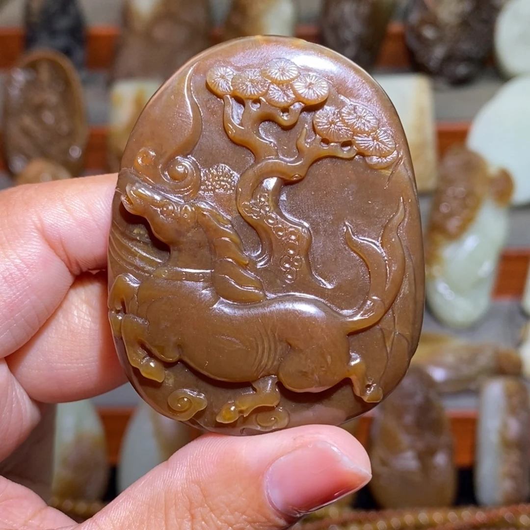 颈饰未镶嵌和田玉（糖玉）马到成功