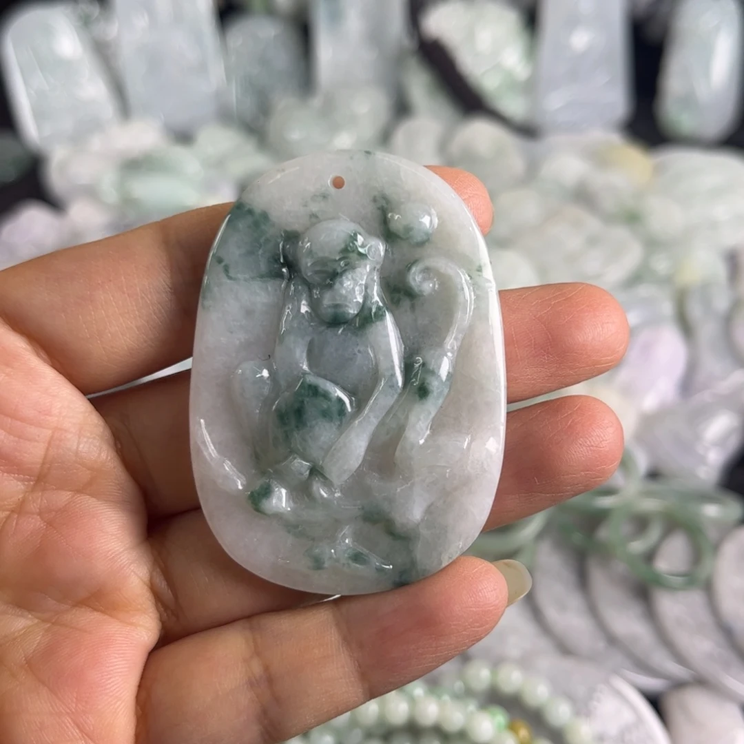 翡翠未镶嵌吊坠(不含链)瑕疵